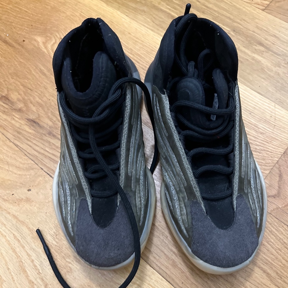 Yeezy Sneakers